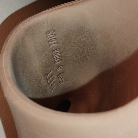 Yeezy Slides. Brown in Color. Men\'s size 10.